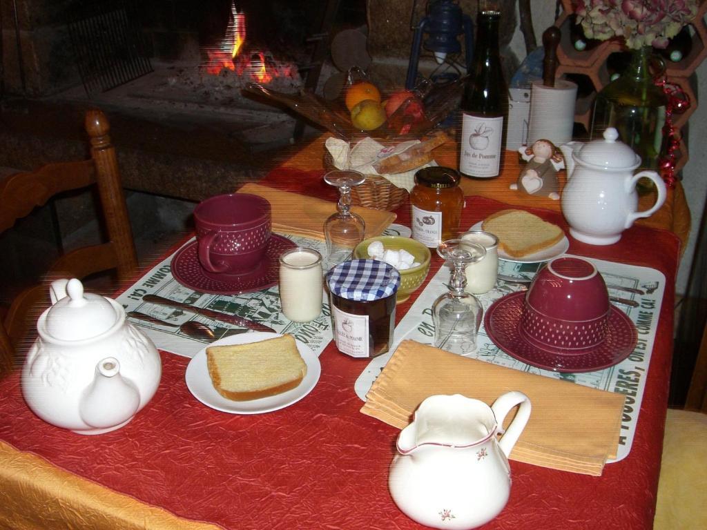 Gites De La Ferme Auberge De Mesauboin Billé Zewnętrze zdjęcie